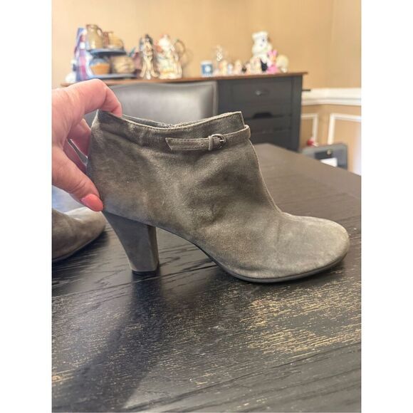 Aerosoles Olive Green Faux Suede Comfort Bootie sz 11 - Picture 2 of 9